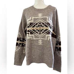 NWT!!  NEW IN Geometric Patterned Gray women’s Sweater